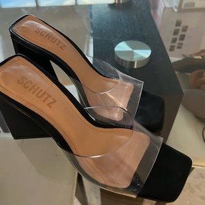 Schutz vinyl black heels, size 7.5

Lightly worn